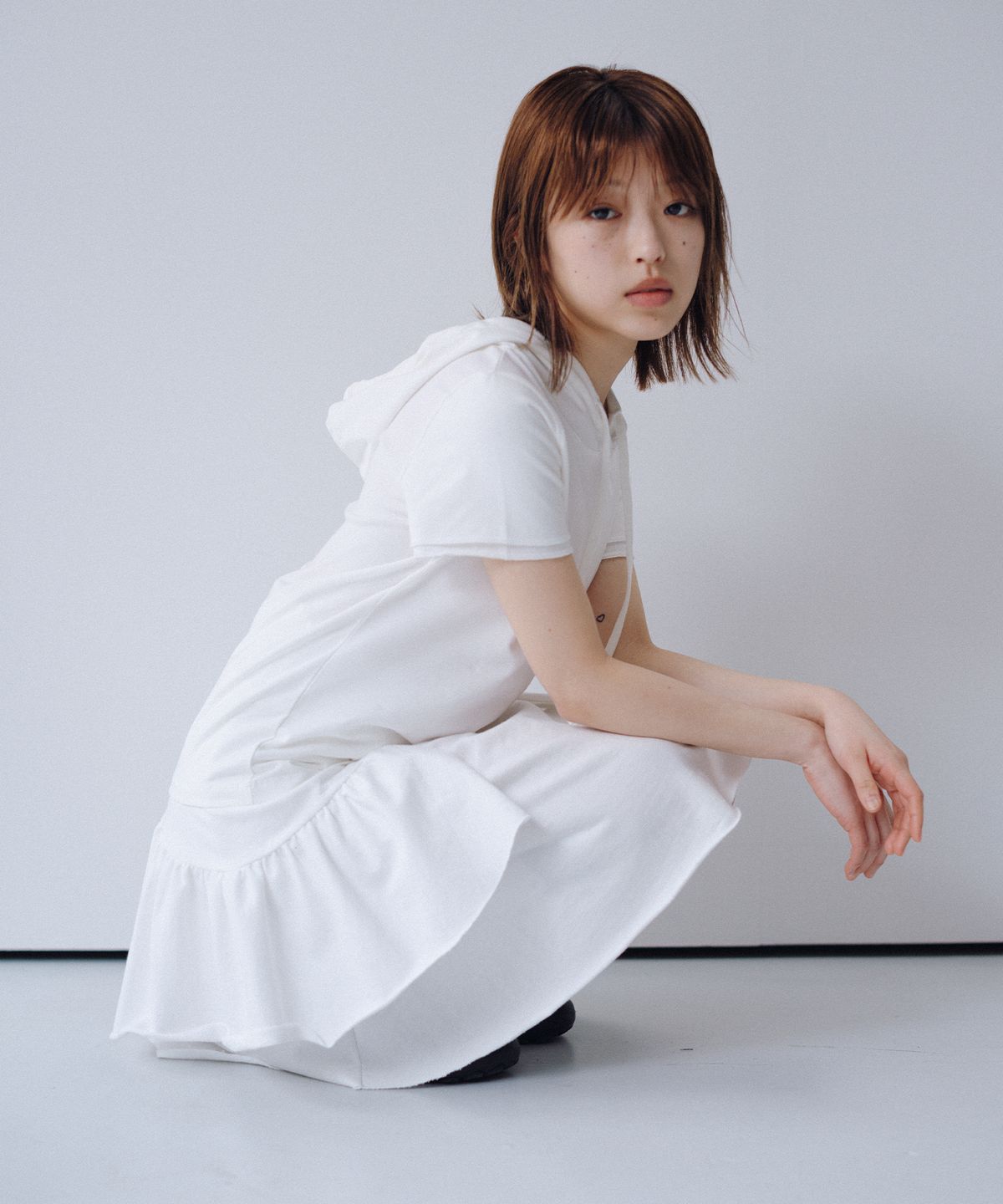 오헤시오(OHESHIO) SHIRRING MIDI BANDING SKIRT, WHITE