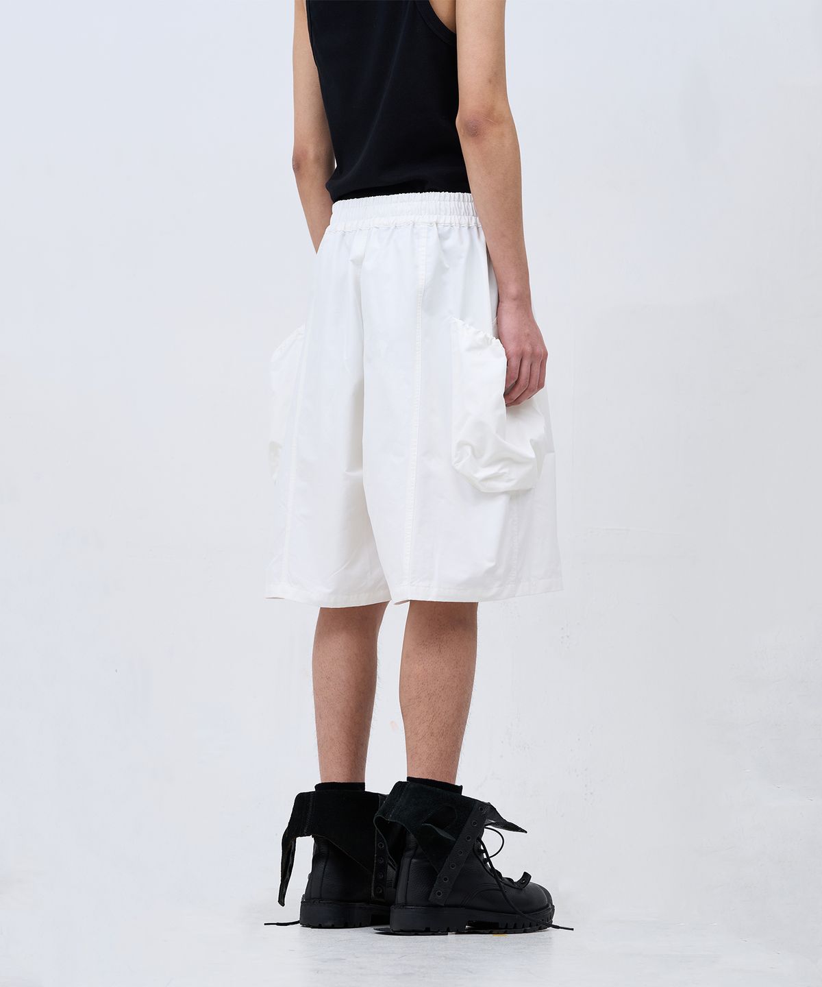 카사카사(KASAKASA) Utility Volume Shorts White