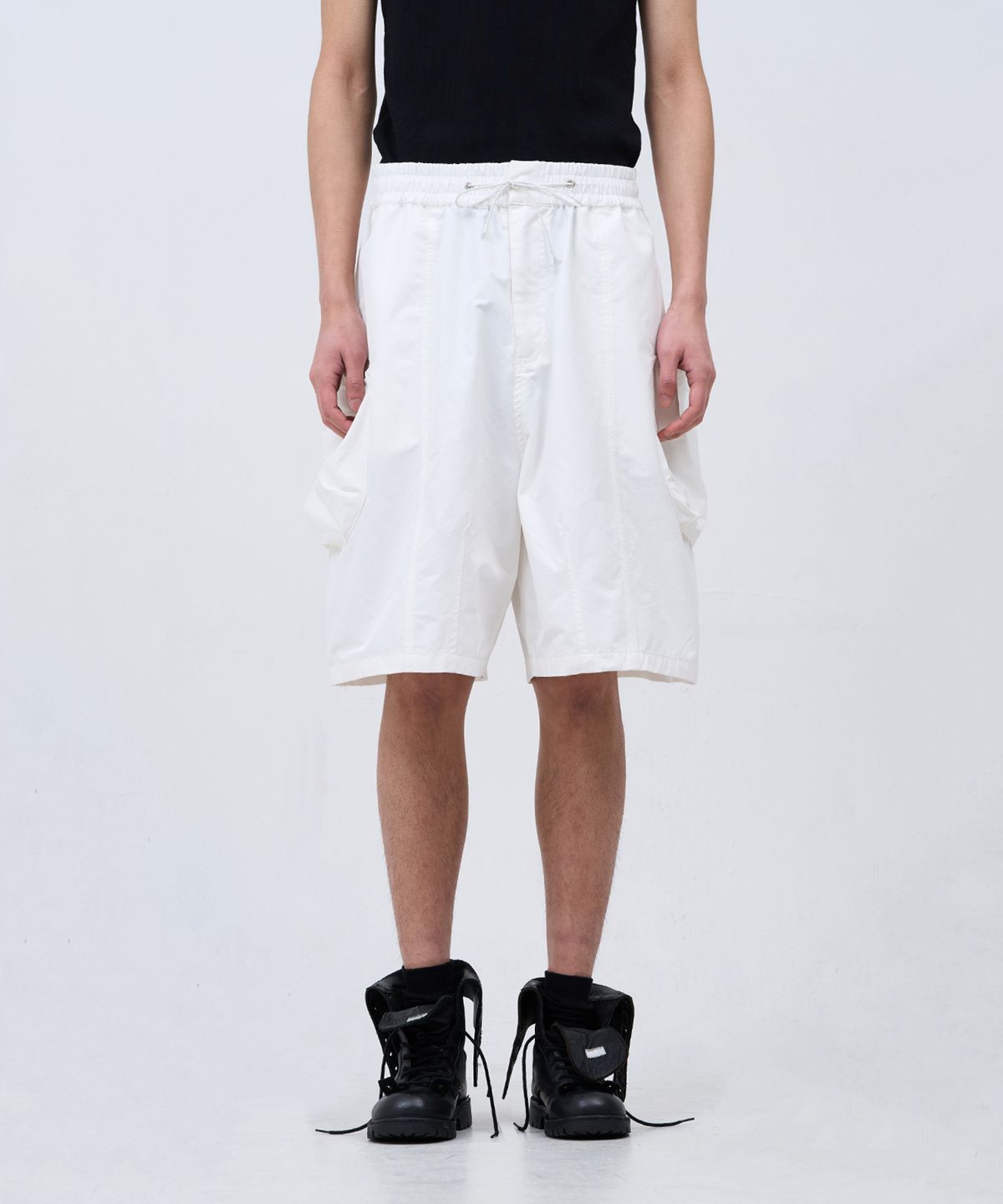 카사카사(KASAKASA) Utility Volume Shorts White
