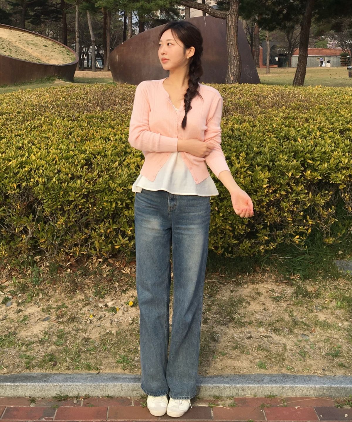 로엠(ROEM) 라운드넥 긴팔 가디건 RMCKG24R11