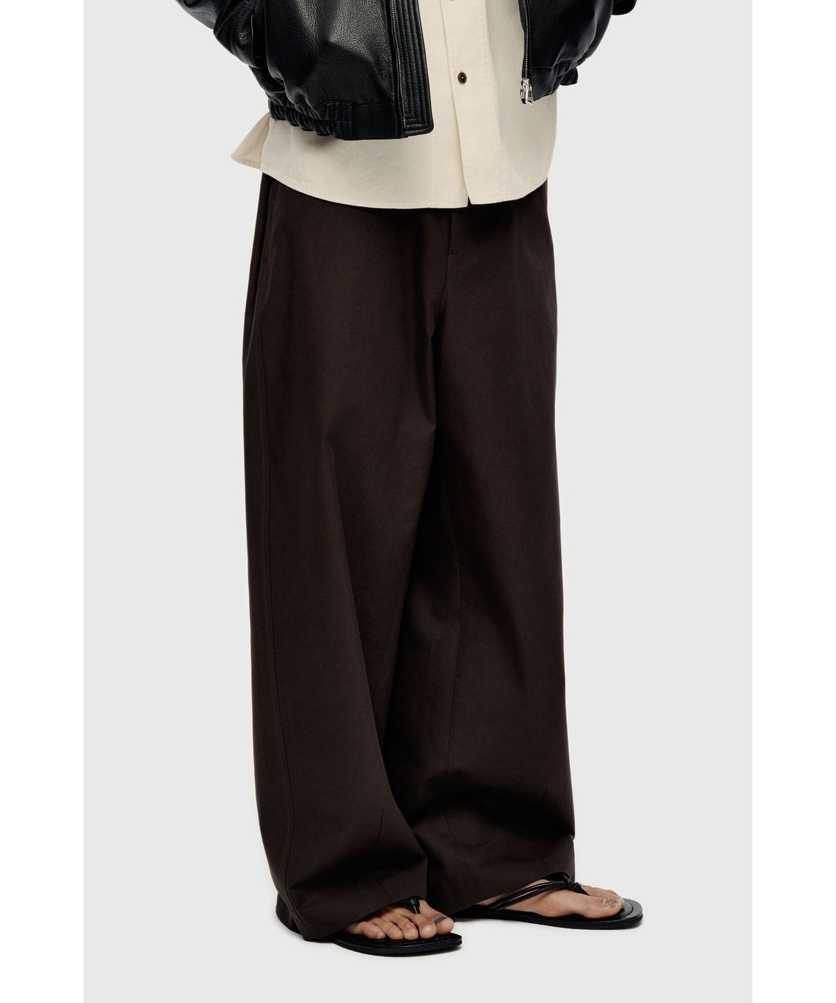 유스(YOUTH) Pleated Pants - Dark Brown
