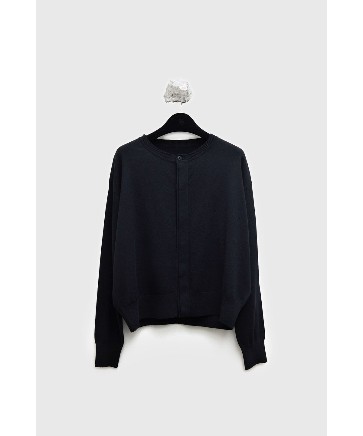 유스(YOUTH) Hidden Button Round Neck Cardigan - Black