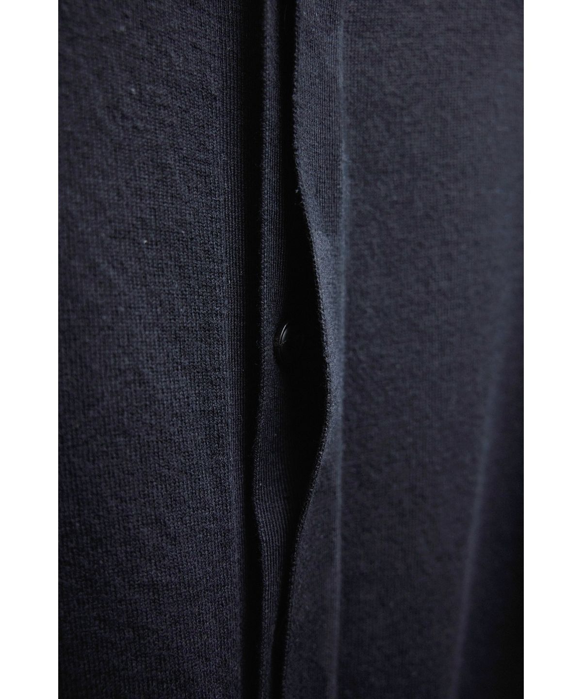 유스(YOUTH) Hidden Button Round Neck Cardigan - Black