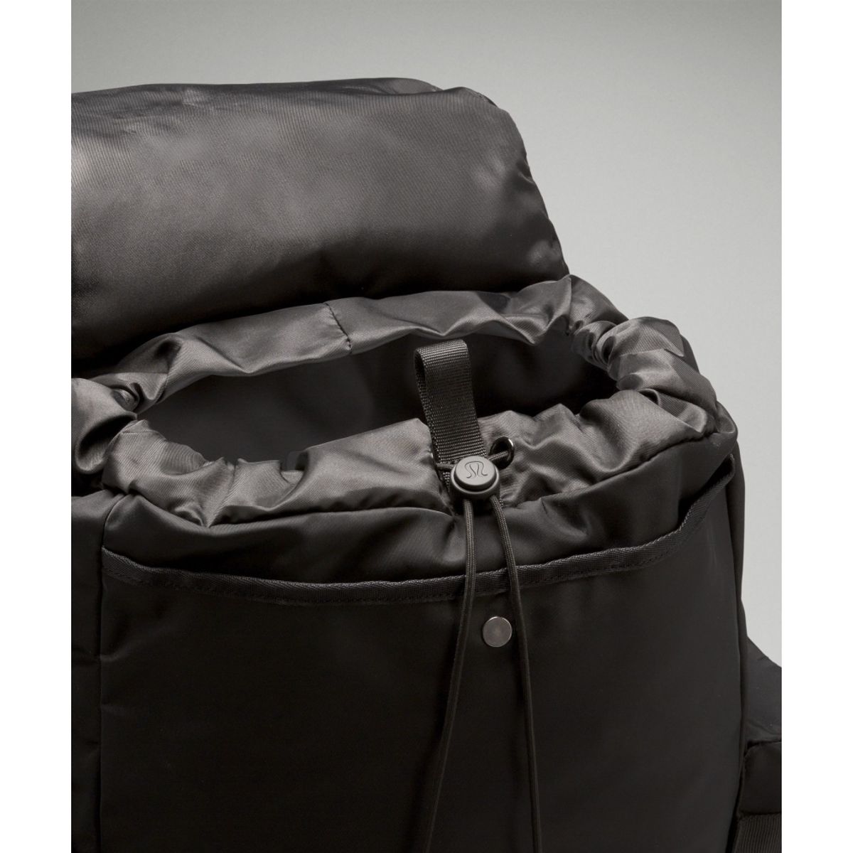 룰루레몬(LULULEMON) 원더러스트 백팩 25L  BLK SLVR