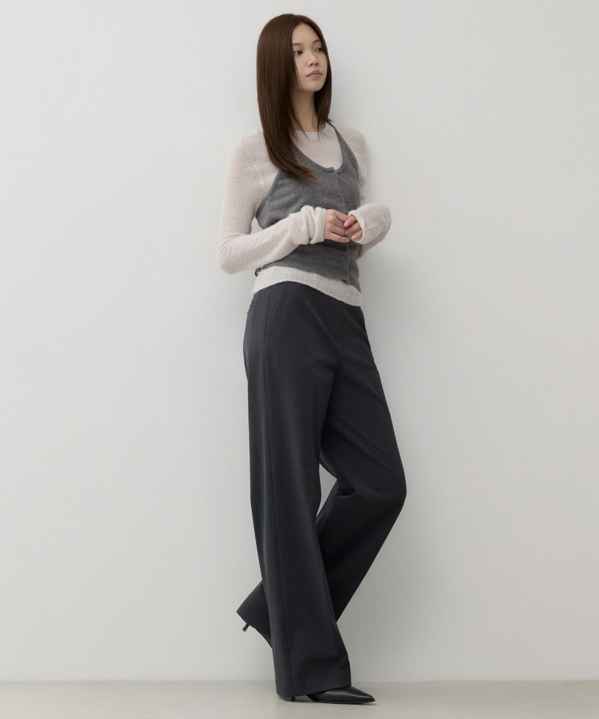 무신사 스탠다드 우먼(MUSINSA STANDARD WOMAN) 우먼즈 헤비웨이트 속기모 와이드 히든 밴딩 슬랙스 [차콜 그레이]