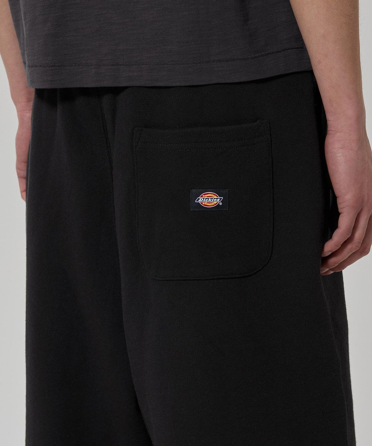 디키즈(DICKIES) 루즈핏 원 턱 스웨트 쇼츠 Black