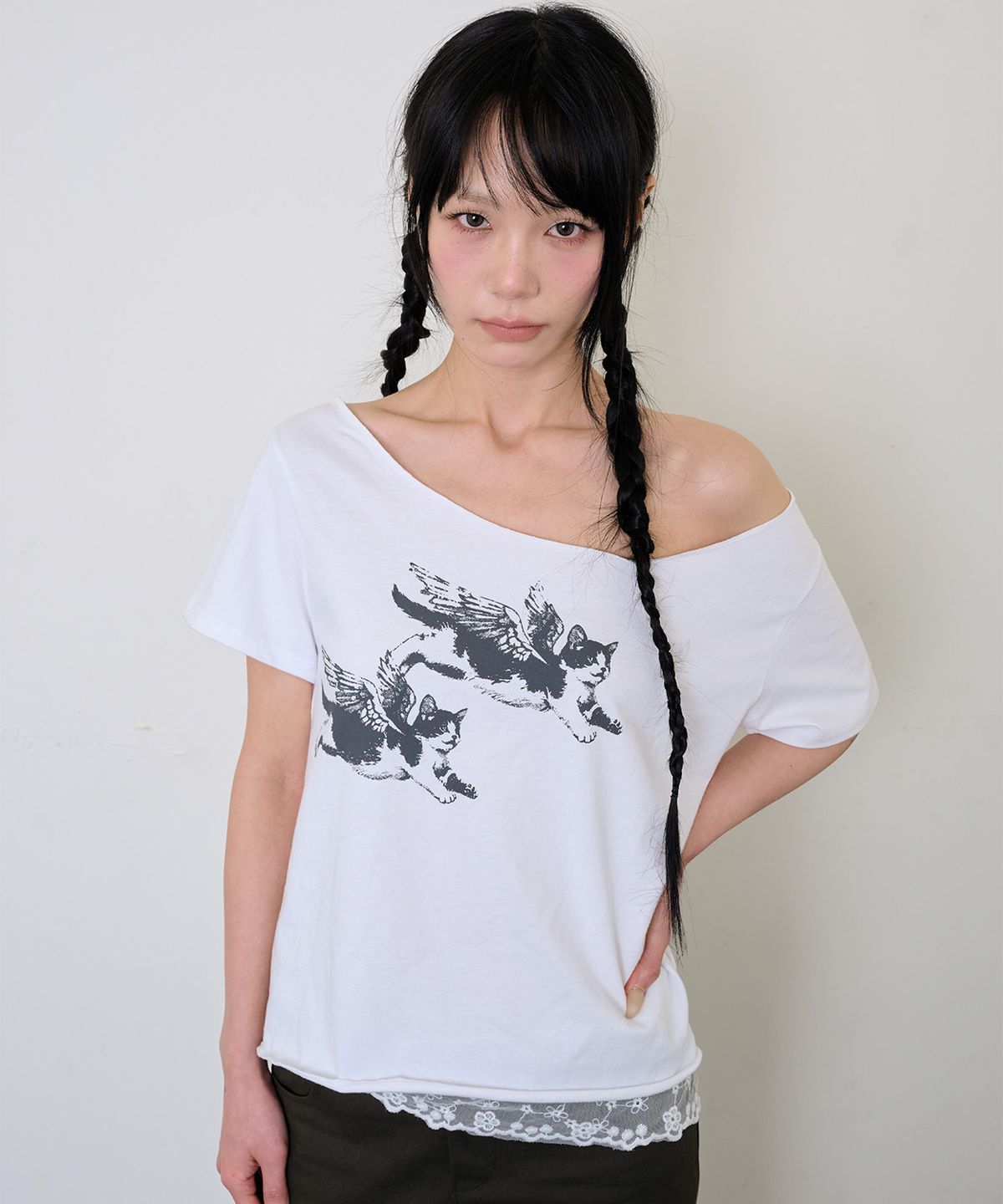 잇자바이브(ITZAVIBE) ANGEL CAT OFF SHOULDER