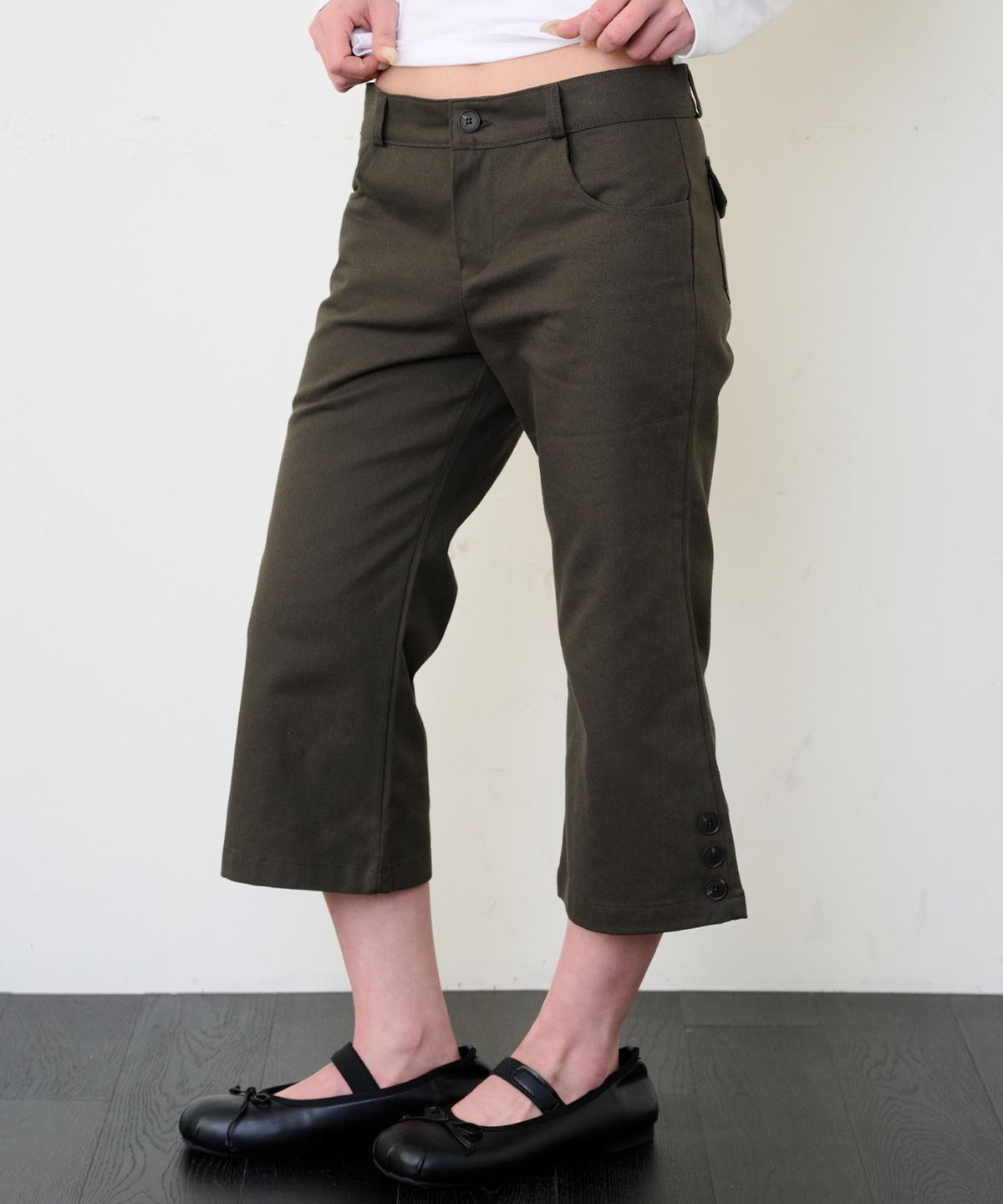 잇자바이브(ITZAVIBE) SNAP POINT CAPRI PANTS - KHAKI