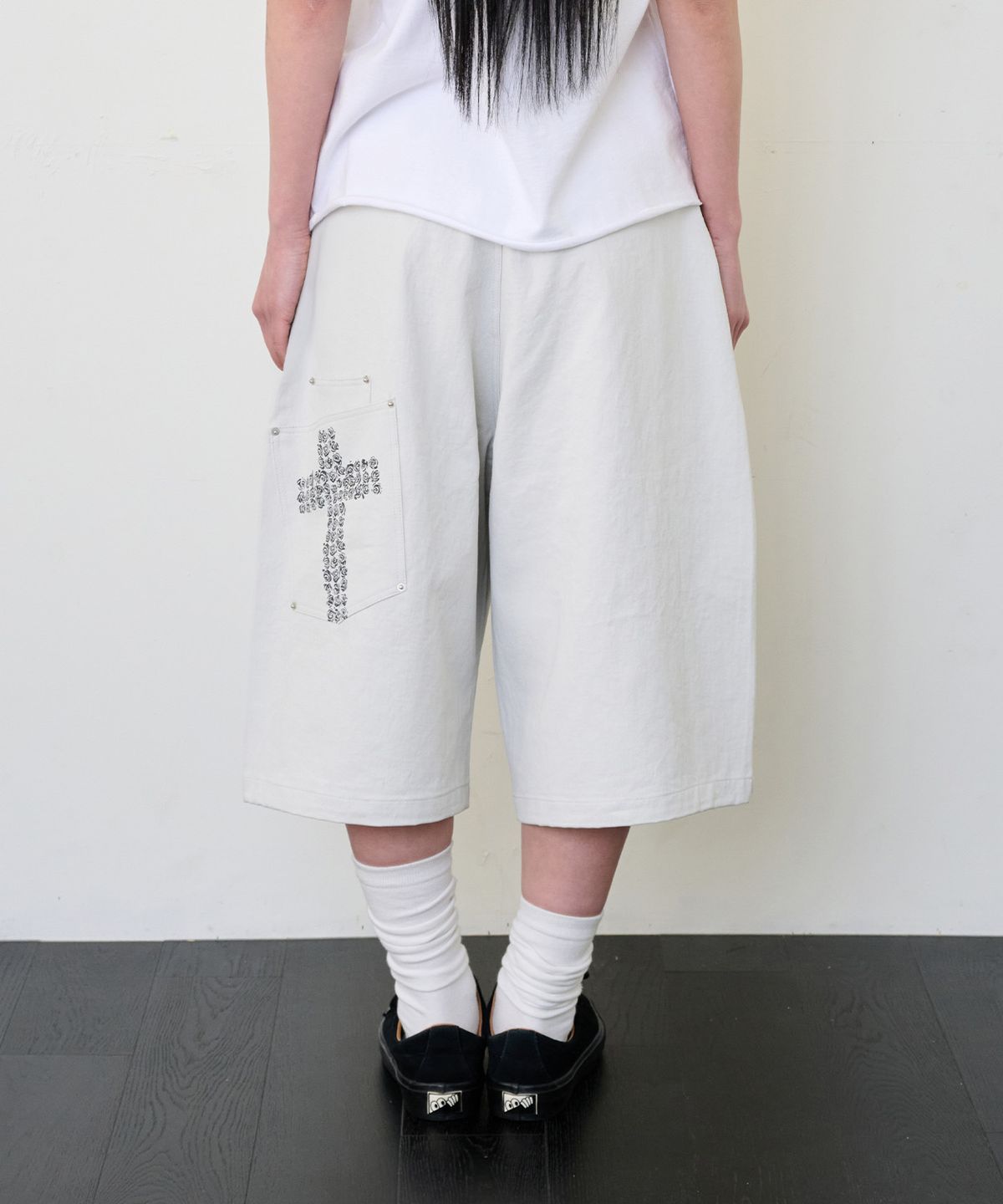 잇자바이브(ITZAVIBE) CROSS POCKET BERMUDA PANTS - LIGHT GRAY