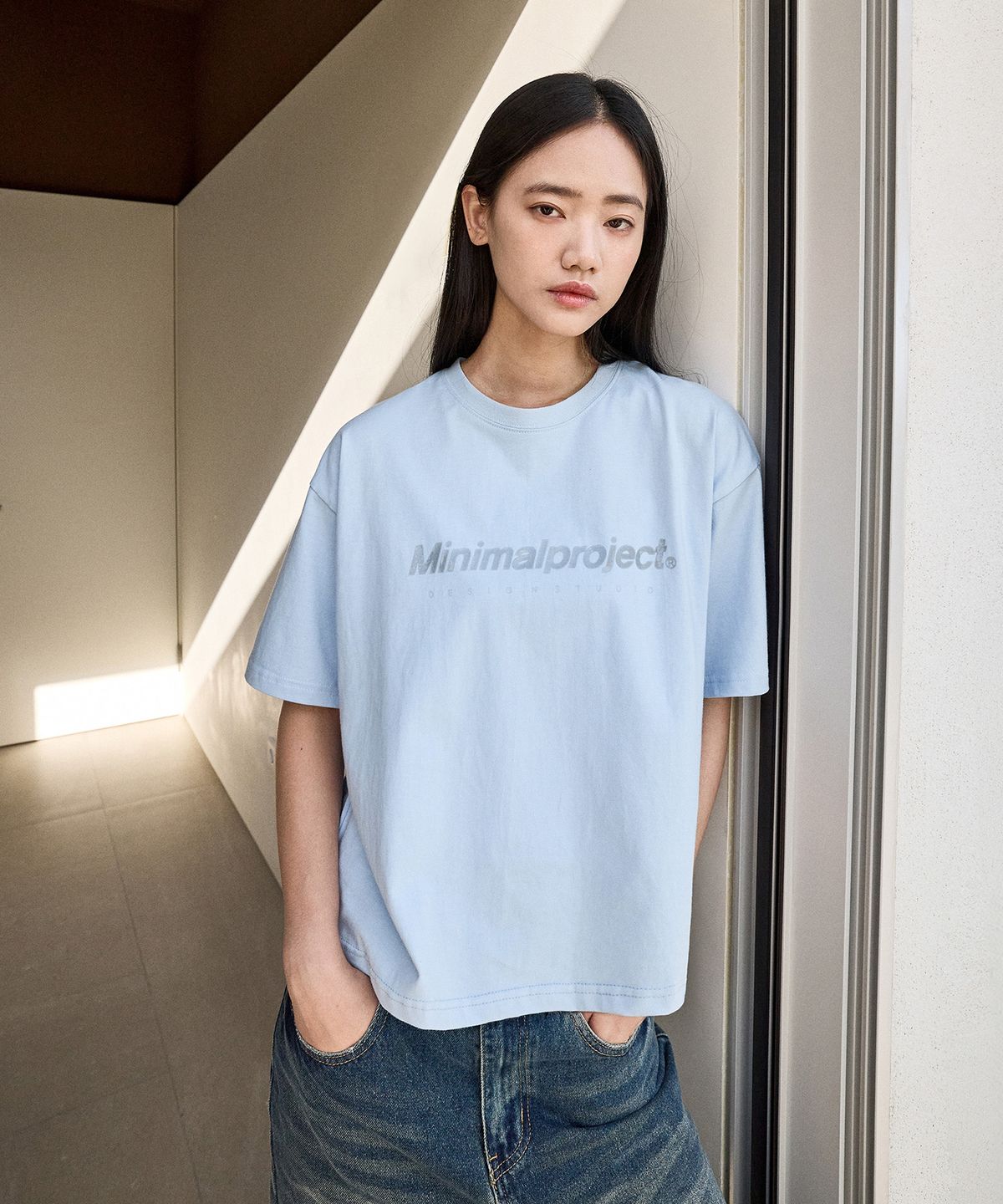 미니멀프로젝트(MINIMALPROJECT) 시그니처 실리콘 로고 크롭 반팔티셔츠 MST160C [SKY]