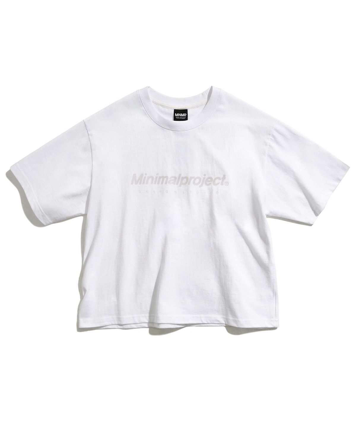 미니멀프로젝트(MINIMALPROJECT) 시그니처 실리콘 로고 크롭 반팔티셔츠 MST160C [WHITE]