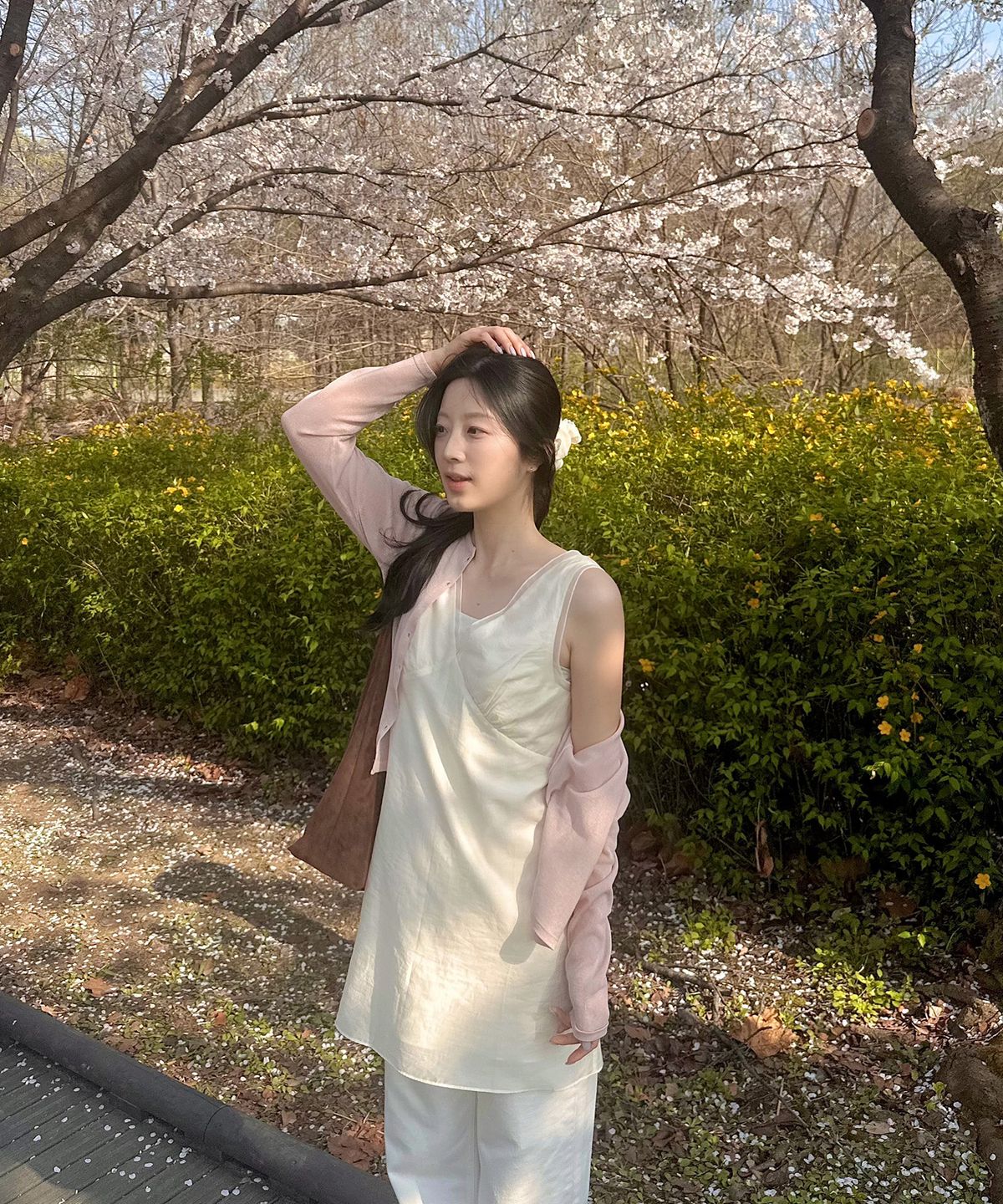 미쏘(MIXXO) V-neck Layered Dress