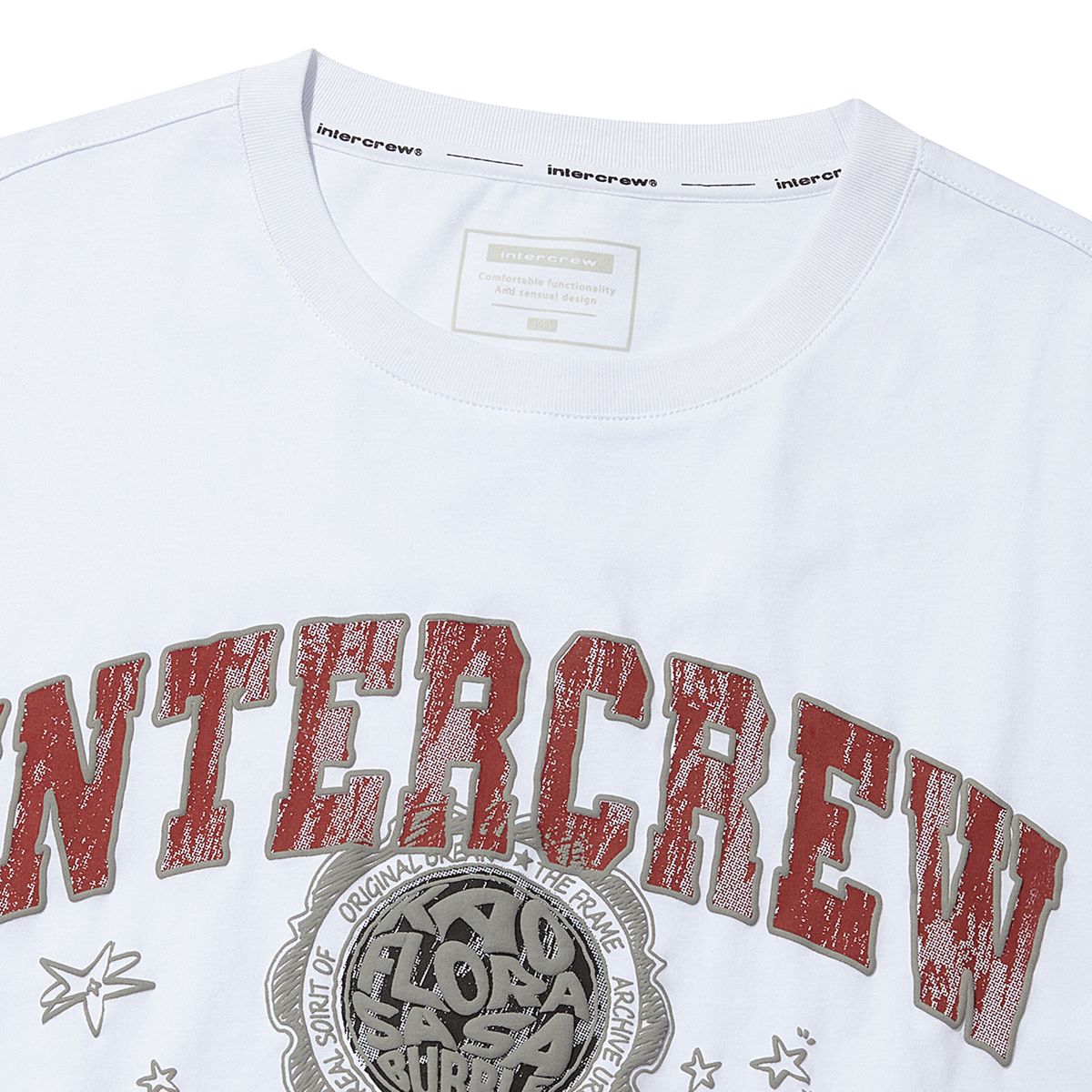 인터크루(INTERCREW) 아치형 레터 반팔 티셔츠 화이트 ITA2TR35AWH