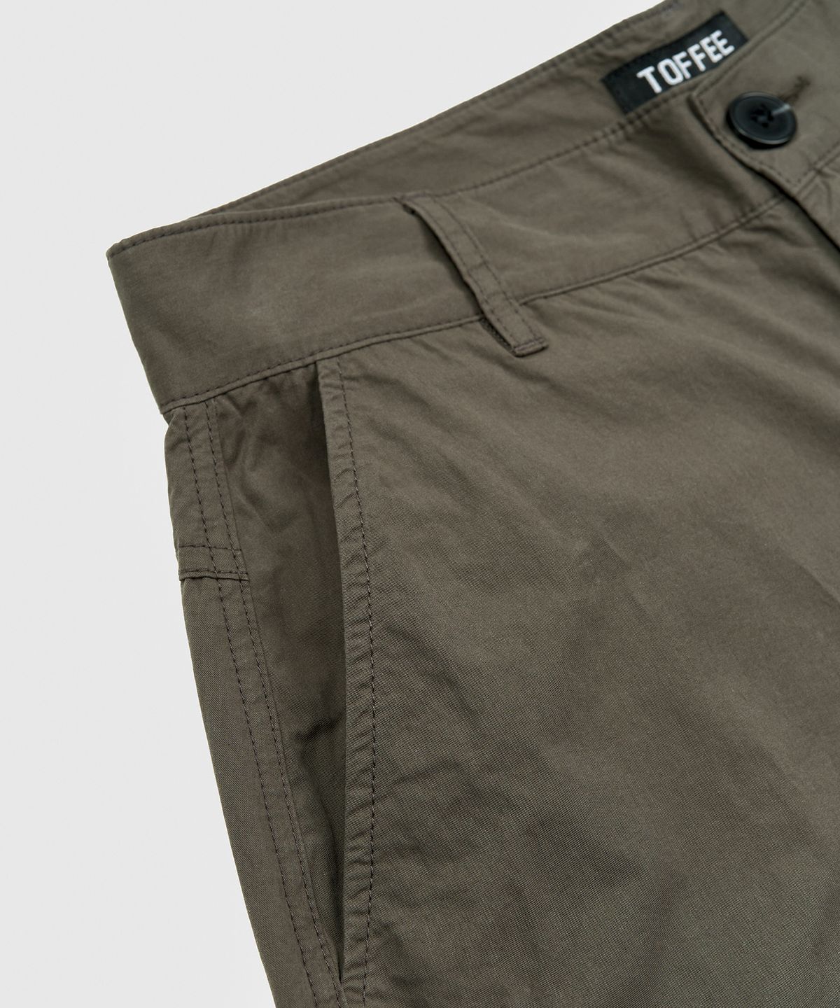 토피(TOFFEE) 백포켓 카고 버뮤다 팬츠 (KHAKI BROWN)