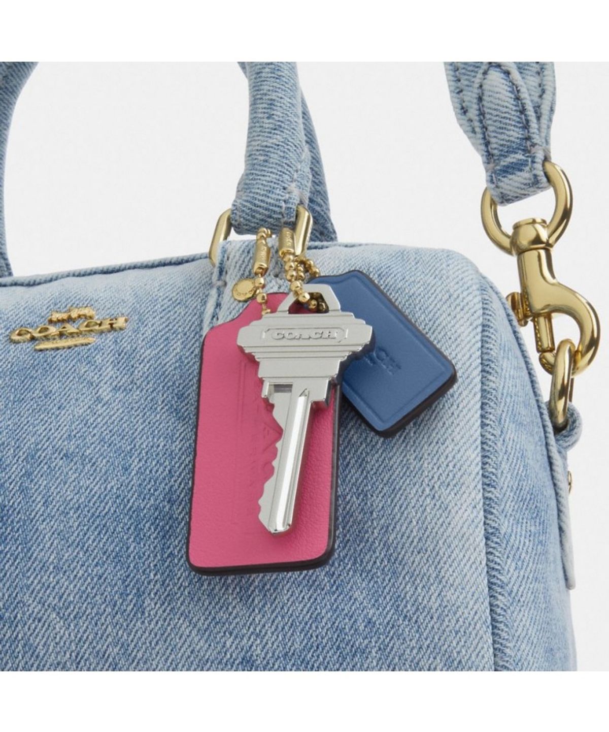 코치(COACH) 미니 로완 크로스바디 백 인 러브드 데님 위드 참 CDY30 IMNIM