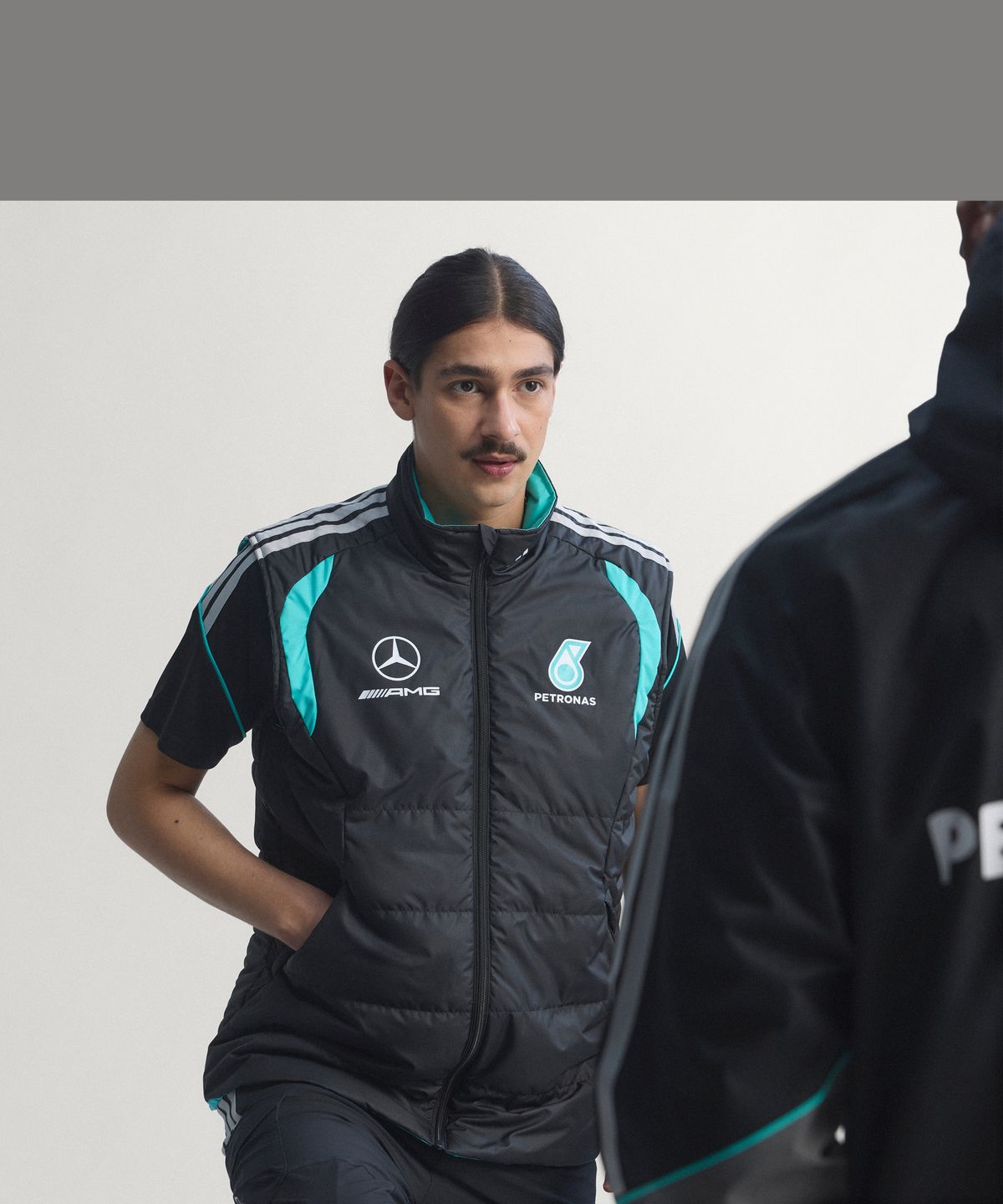 아디다스(ADIDAS) 메르세데스 AMG F1 팀 메카닉스 베스트 - 블랙 / KE5476
