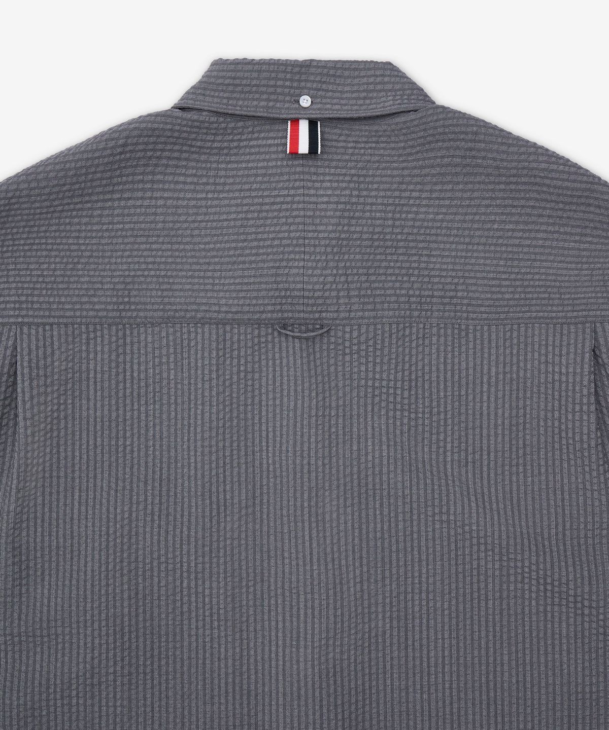 톰 브라운(THOM BROWNE) 플랩 포켓 인 울 시어서커 셔츠 - 라이트 그레이 / MWS329A06455055