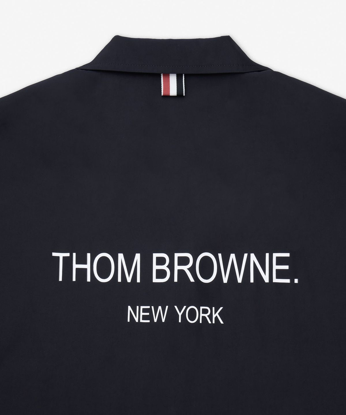 톰 브라운(THOM BROWNE) 라이트 메모리 테크 패커블 스포츠 코트 재킷 - 네이비 / MJU581PF0967415