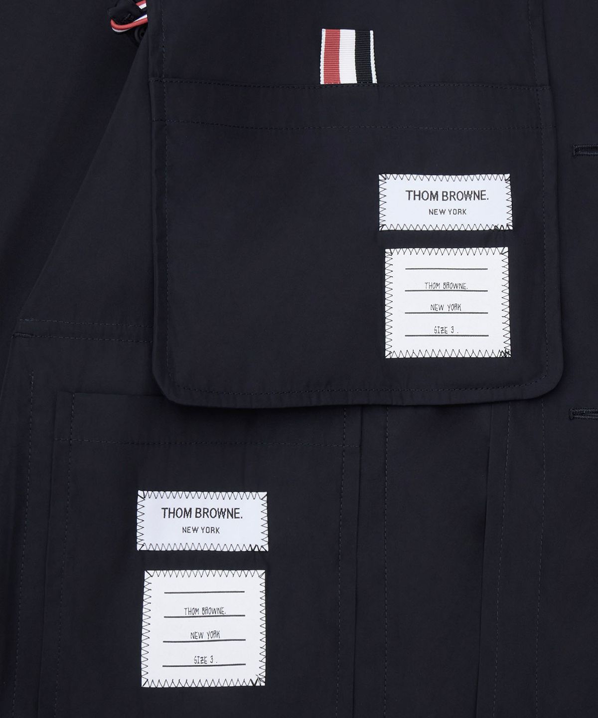 톰 브라운(THOM BROWNE) 라이트 메모리 테크 패커블 스포츠 코트 재킷 - 네이비 / MJU581PF0967415