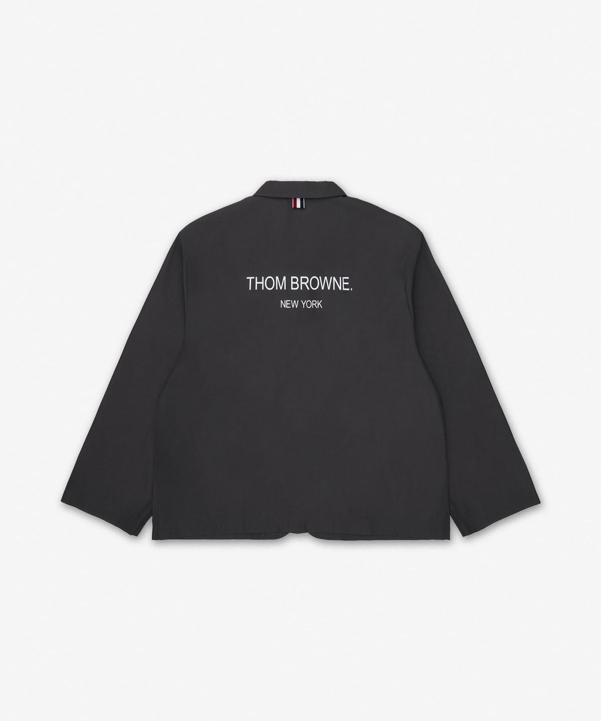 톰 브라운(THOM BROWNE) 라이트 메모리 테크 패커블 스포츠 코트 재킷 - 다크 그레이 / MJU581PF0967025