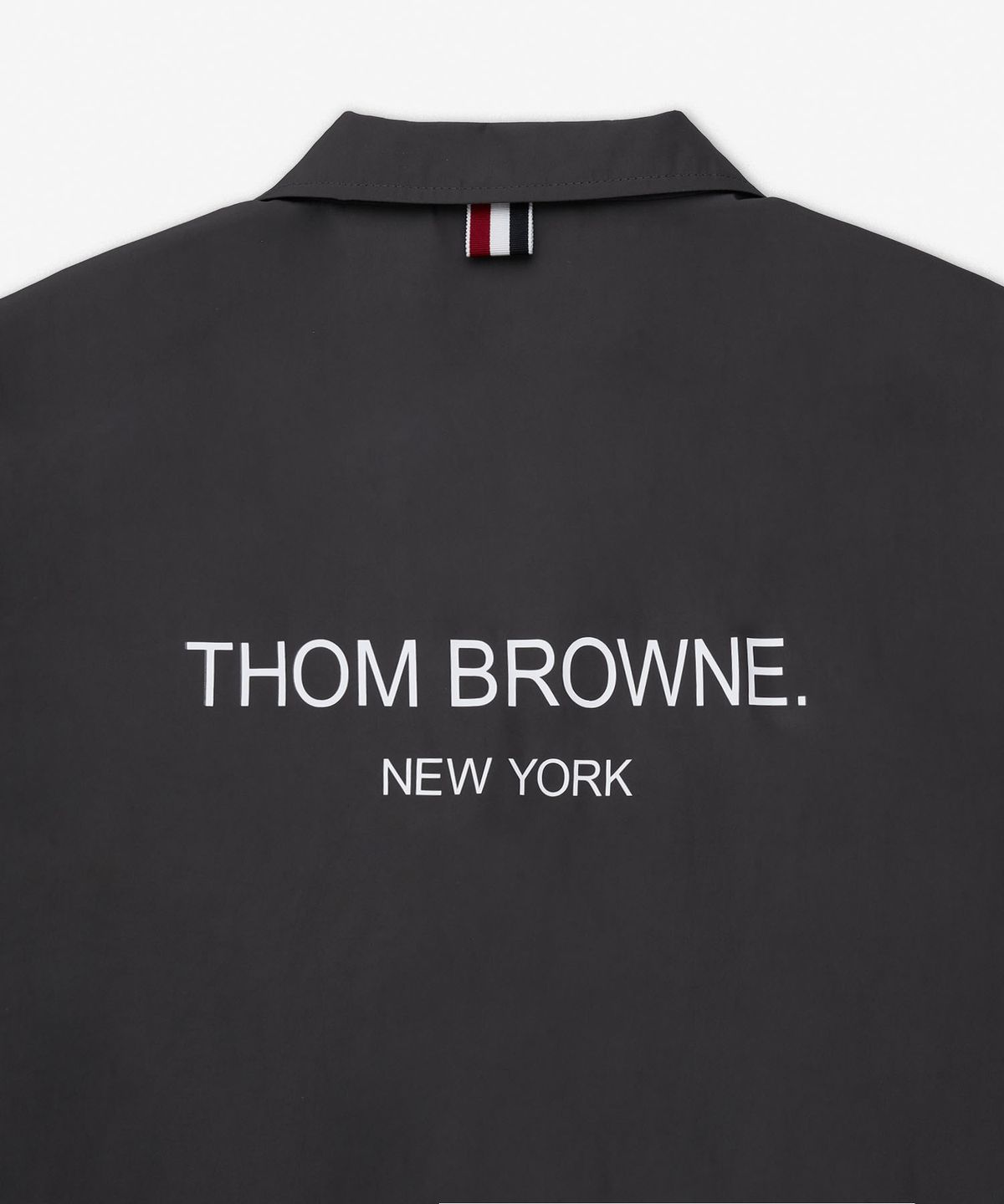 톰 브라운(THOM BROWNE) 라이트 메모리 테크 패커블 스포츠 코트 재킷 - 다크 그레이 / MJU581PF0967025