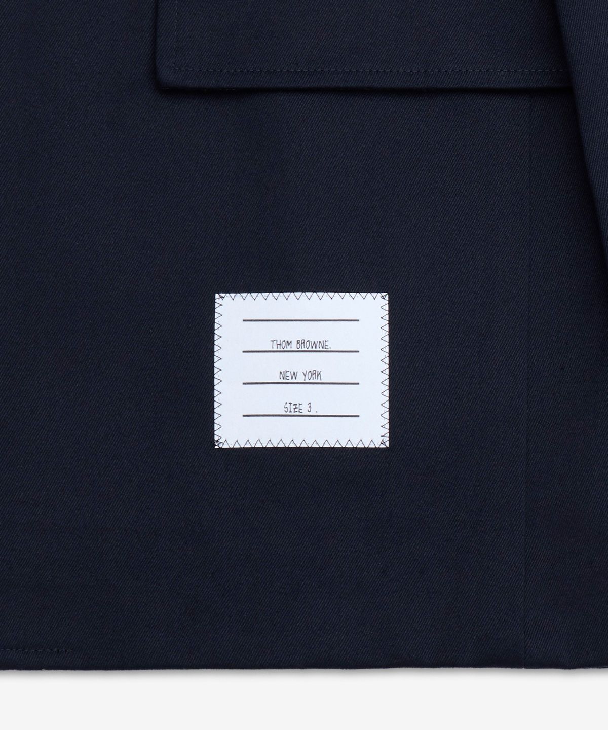 톰 브라운(THOM BROWNE) 코튼 트윌 4-바 언컨스트럭티드 클래식 스포츠 코트 재킷 - 네이비 / MJU490A03788415