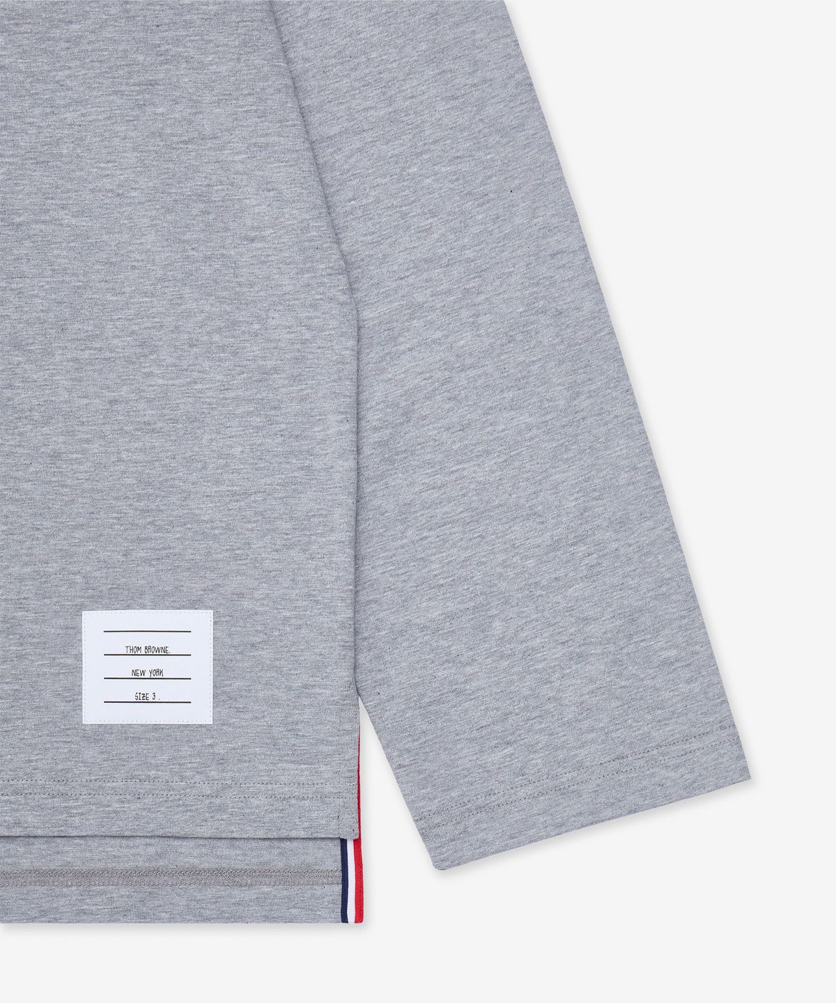 톰 브라운(THOM BROWNE) 오버사이즈 롱 슬리브 RWB 트림 티셔츠 - 라이트 그레이 / MJS289A00042055