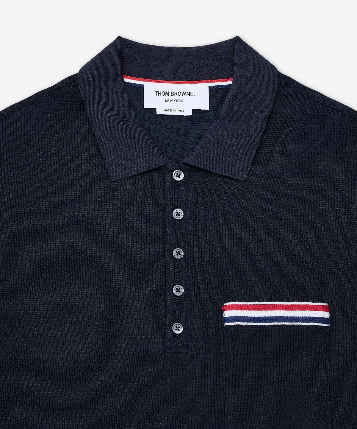톰 브라운(THOM BROWNE) 텍스처드 코튼 리넨 RWB 자수 반소매 폴로 셔츠 - 네이비 / MJP244EJ0251415