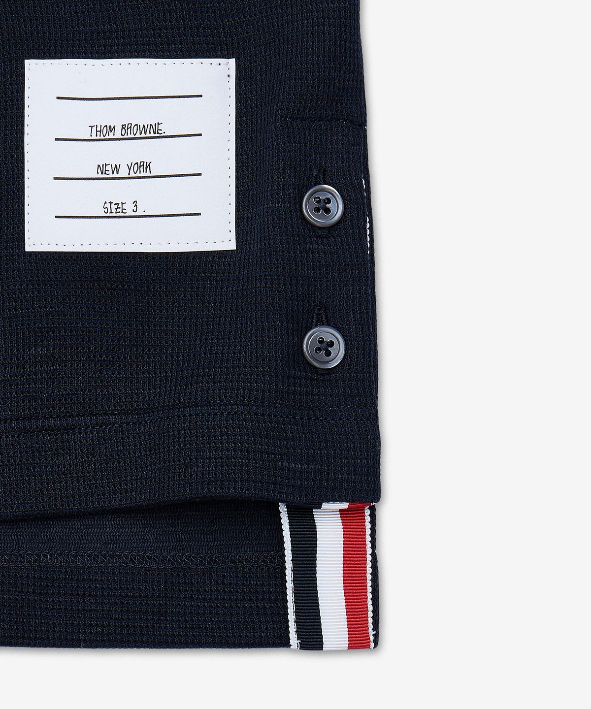 톰 브라운(THOM BROWNE) 텍스처드 코튼 리넨 RWB 자수 반소매 폴로 셔츠 - 네이비 / MJP244EJ0251415