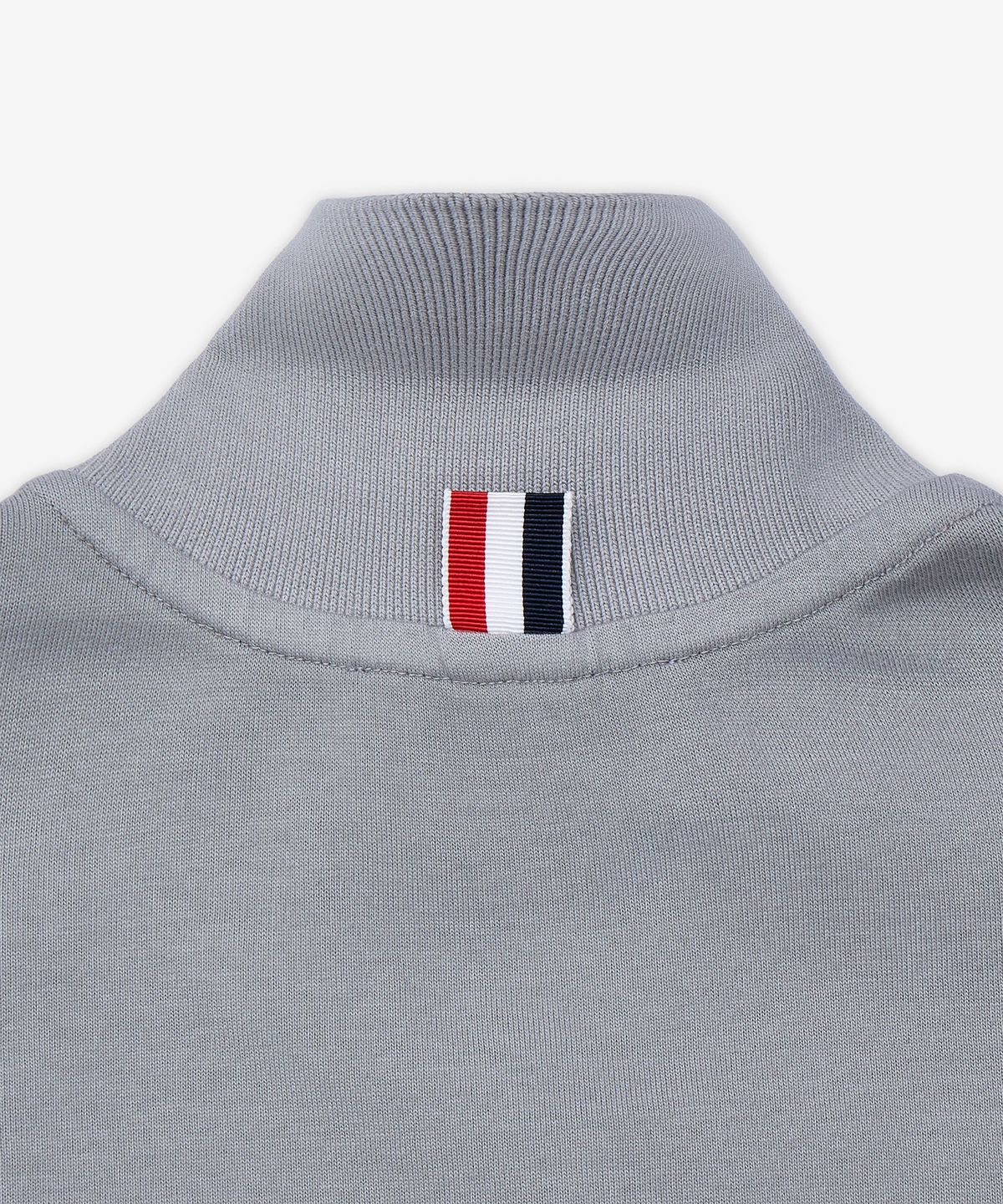 톰 브라운(THOM BROWNE) 가먼트 오버다이 저지 4-바 반소매 폴로 셔츠 - 라이트 그레이 / MJP236AJ0253055