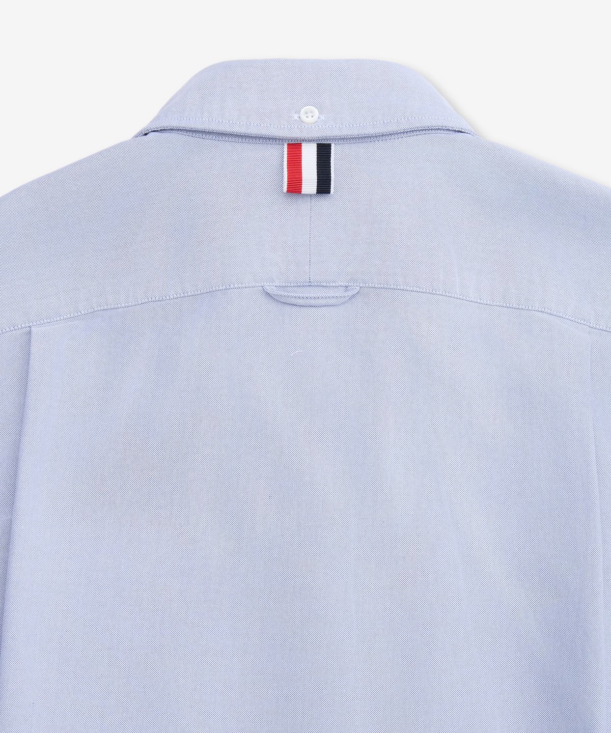 톰 브라운(THOM BROWNE) 옥스포드 크롭 숏 슬리브 셔츠 - 라이트 블루 / FLL205AF0313480