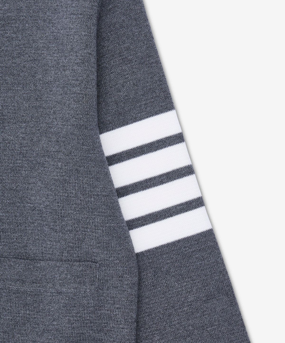 톰 브라운(THOM BROWNE) 울 4-바 브이넥 가디건 - 미드 그레이 / FKC207A00014035