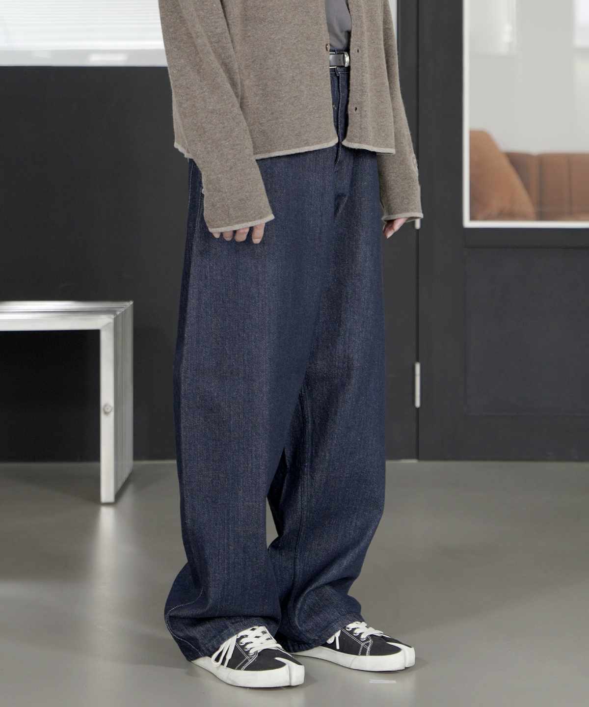 애쓰(AETH) [데일리룸 x AETH] Loose Curved Jean_Raw Indigo