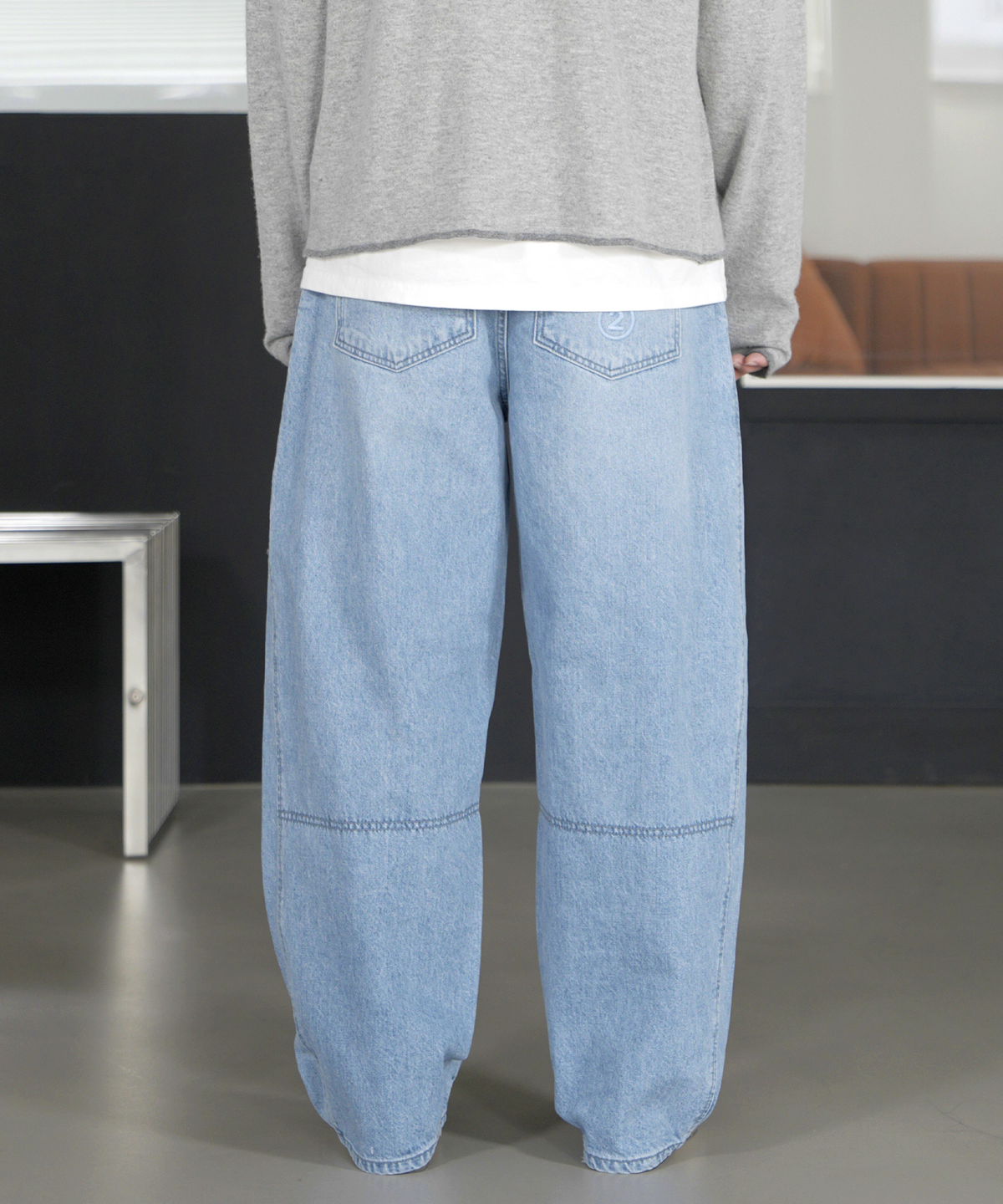 애쓰(AETH) [데일리룸 x AETH] Loose Curved Jean_Light Indigo