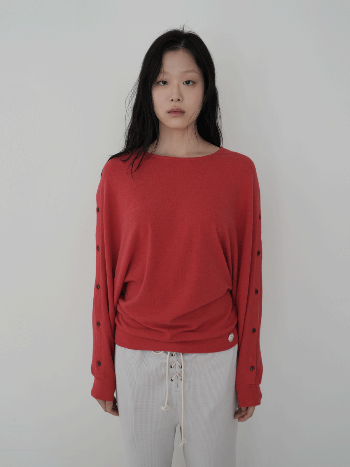 피브스피브스(PEEVES PEEVES) Split Button Open Sleeve Top / Red