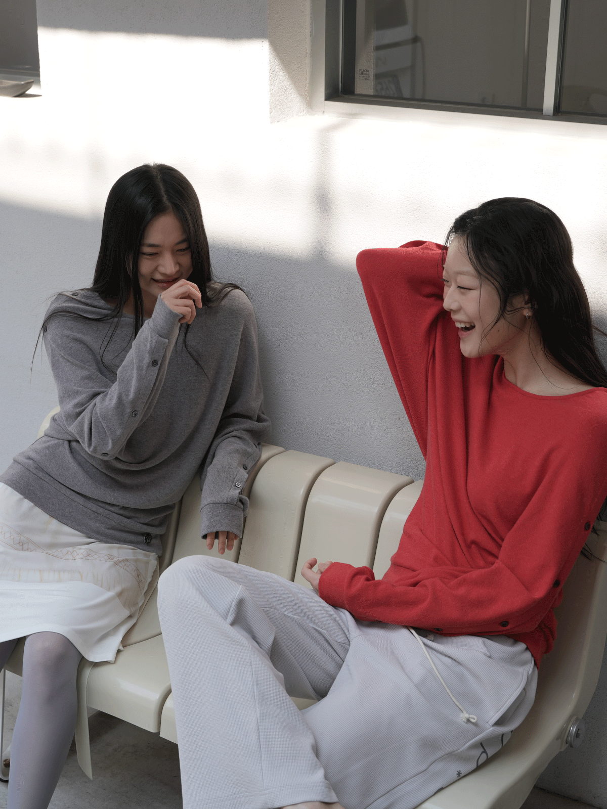 피브스피브스(PEEVES PEEVES) Split Button Open Sleeve Top / Grey