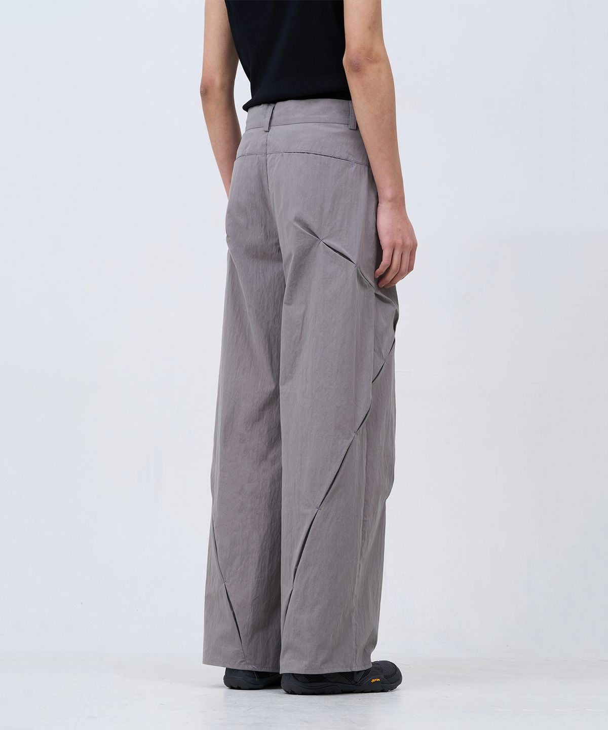 카사카사(KASAKASA) Pleated Curve Pants Grey