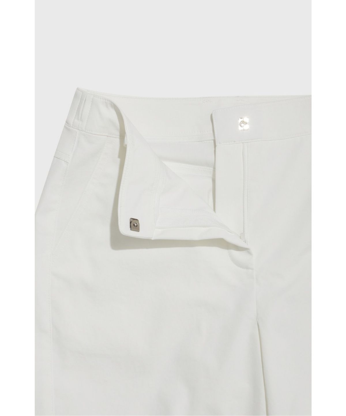 왁(WAAC) Women New fit tapered pants WWPNM26301IVX