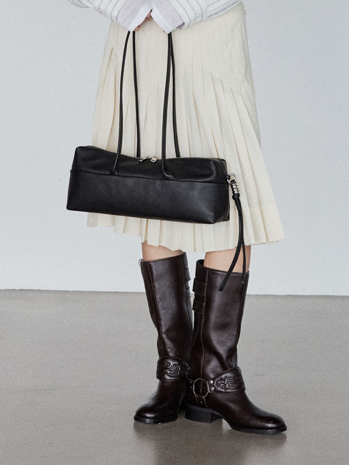 던팩토리(DAWN FACTORY) MARTIN BAG LARGE COW LEATHER BLACK 마틴백 라지 소가죽 블랙