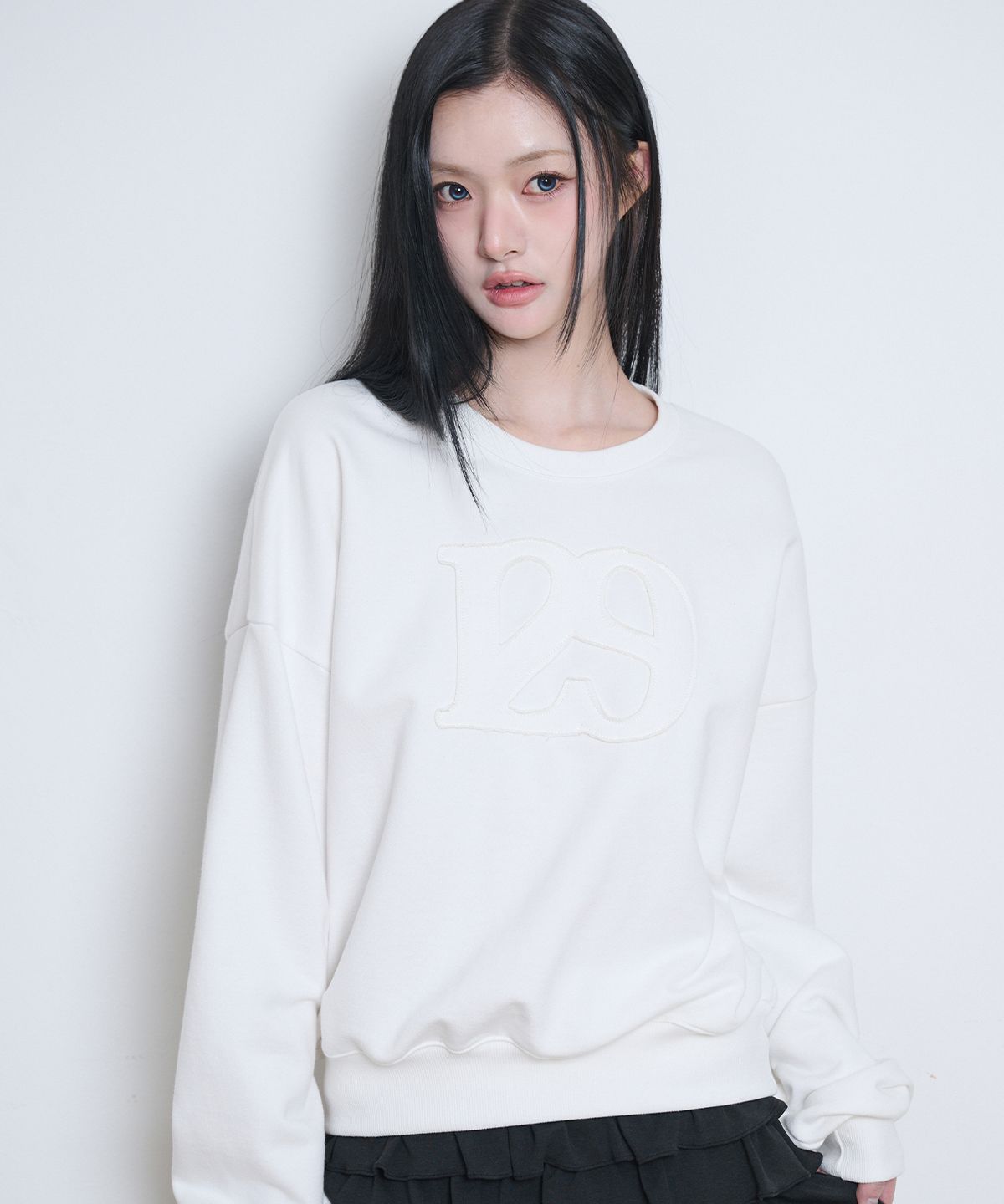 일리고(ILLIGO) 129 로고 패치 벌룬 맨투맨 화이트