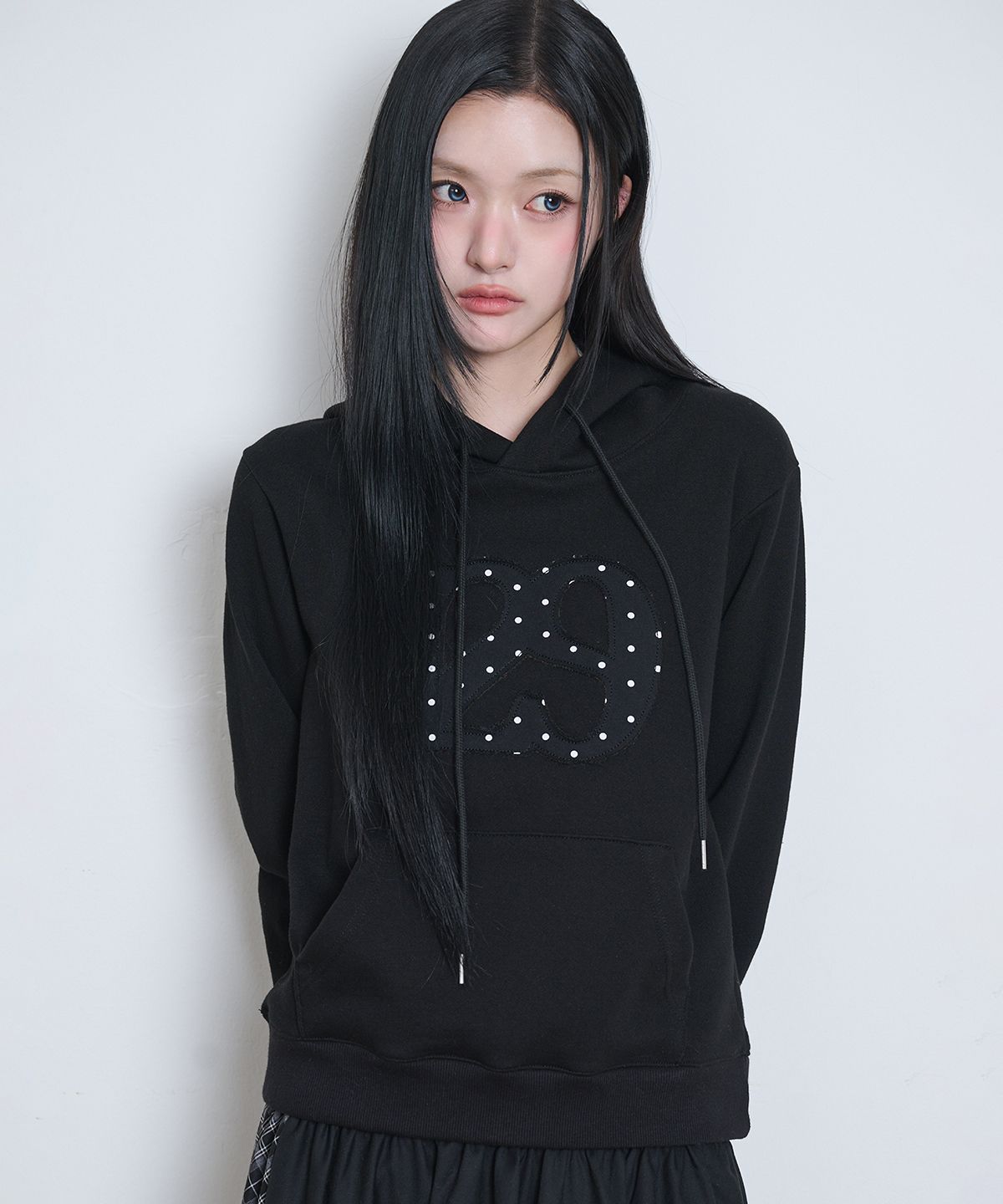 일리고(ILLIGO) 129 로고 패치 후드티 블랙