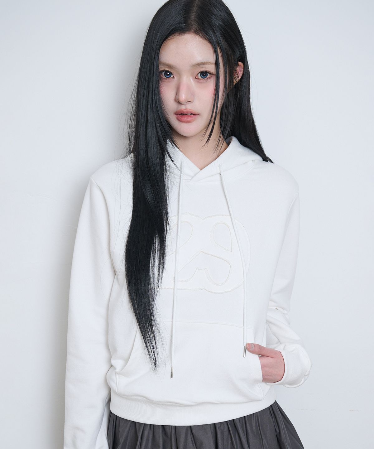 일리고(ILLIGO) 129 로고 패치 후드티 화이트