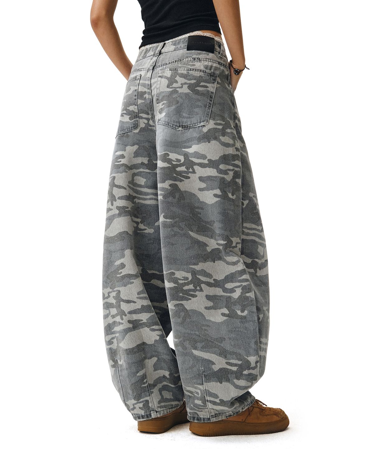 데케트 우먼(DECET WOMEN) Camouflage Barrel Jeans DCWPT020GRAY