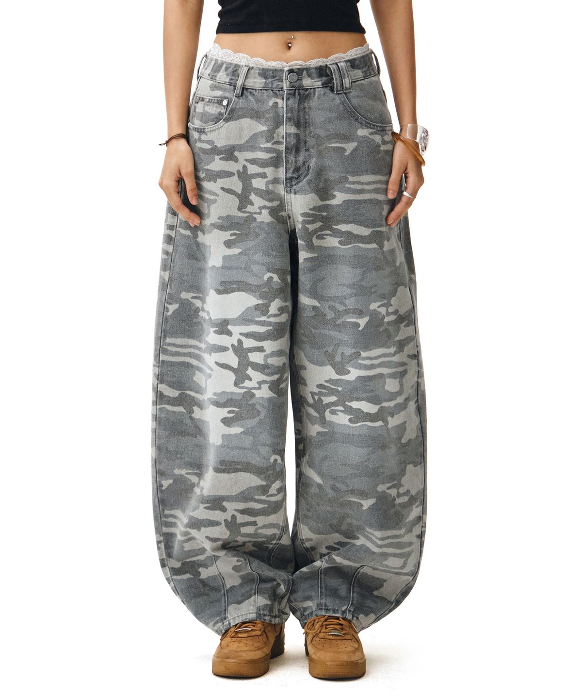 데케트 우먼(DECET WOMEN) Camouflage Barrel Jeans DCWPT020GRAY