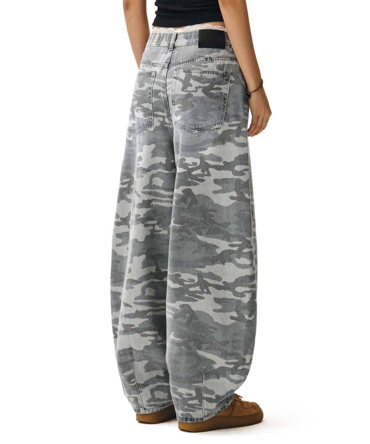 데케트 우먼(DECET WOMEN) Camouflage Barrel Jeans DCWPT020GRAY