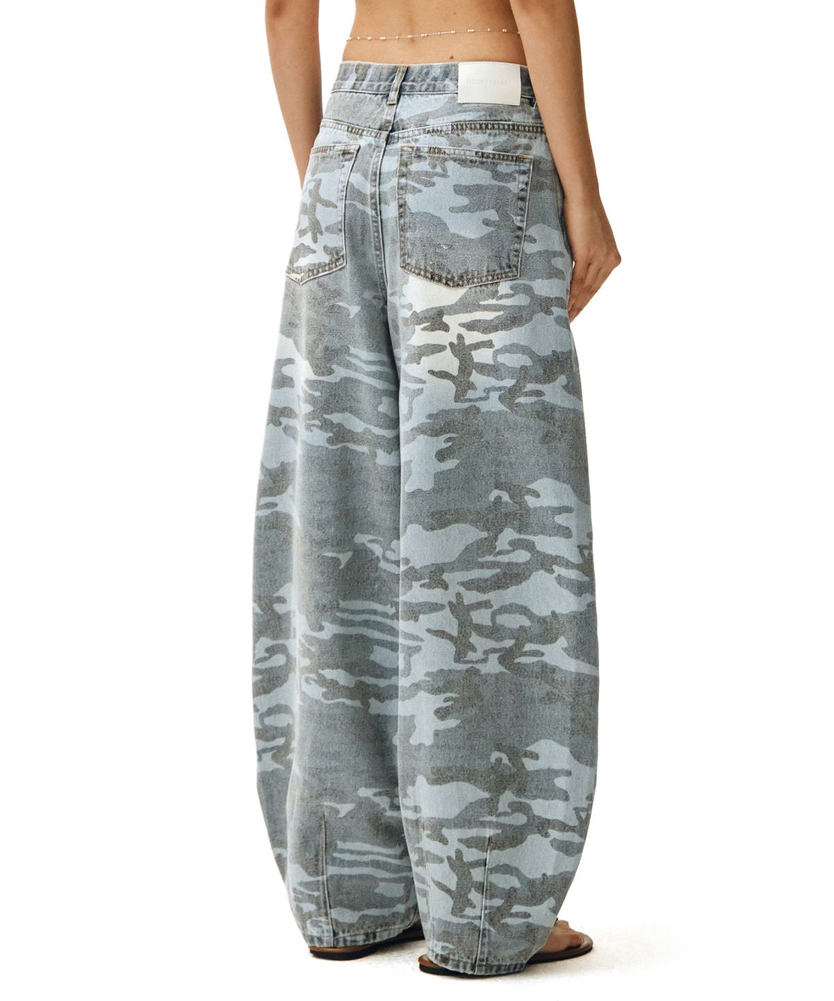 데케트 우먼(DECET WOMEN) Camouflage Barrel Jeans DCWPT020LIGHTBLUE