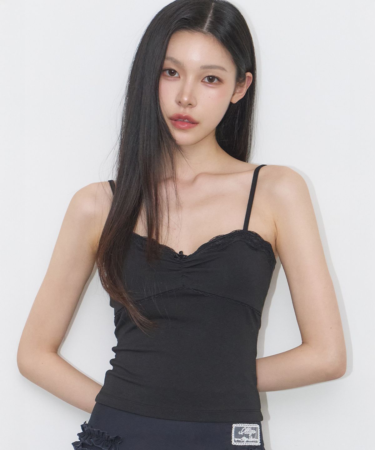 일리고(ILLIGO) 로즈 레이스 슬리브리스 블랙