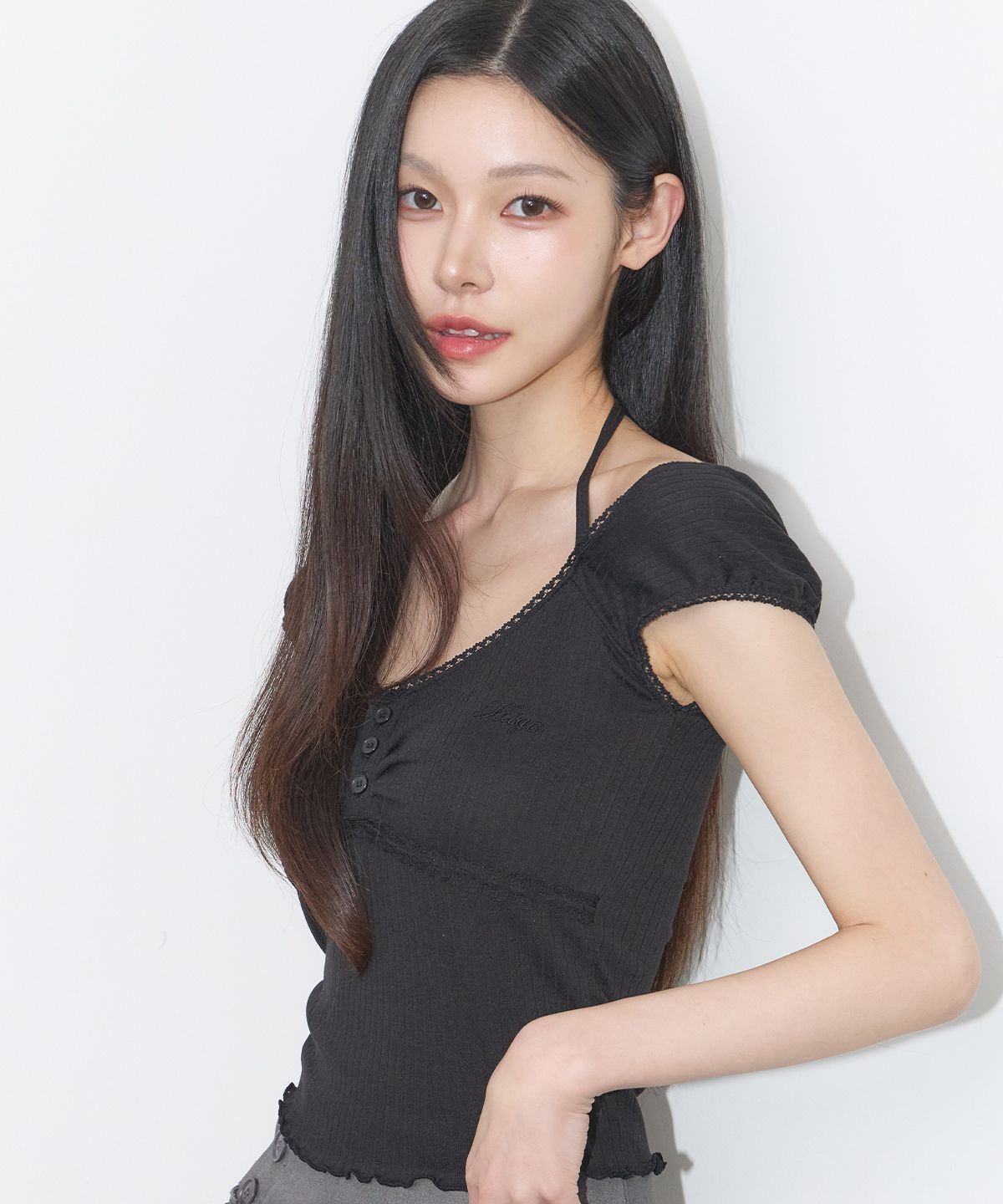 일리고(ILLIGO) 버튼 홀터 슬리브리스 블랙