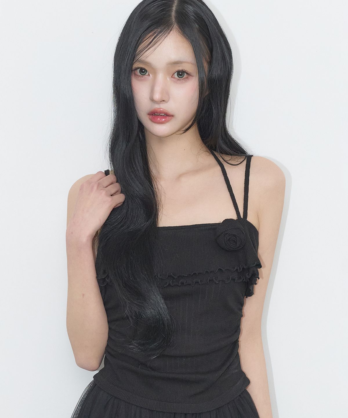 일리고(ILLIGO) 로즈 러플 슬리브리스 블랙