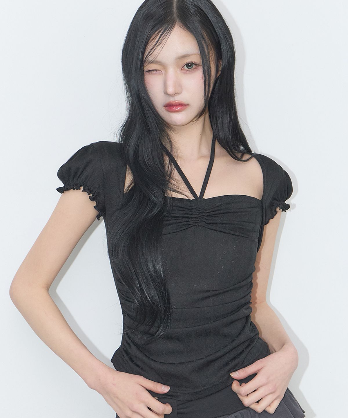 일리고(ILLIGO) 셔링 홀터 탑 블랙